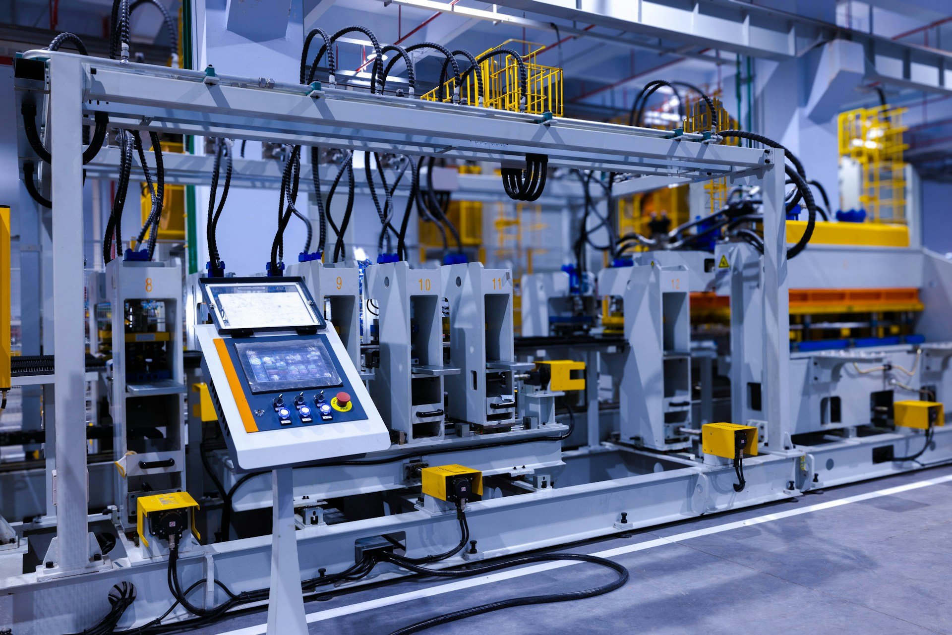 Automated assembly line with an HMI touchscreen in front.